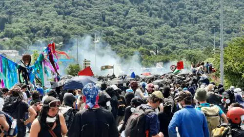 Sanatorie a case occupate e centri sociali. Quella sinistra che sostiene gli antagonisti