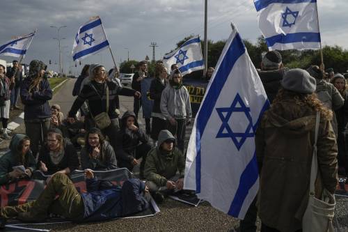 "Cessate il fuoco a Gaza". La lettera di 800 funzionari Ue e Usa contro Israele