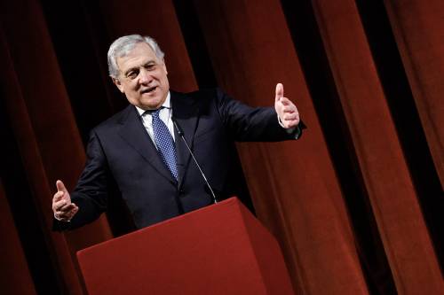 Tajani: "Per Ilaria Salis prima bisogna ottenere i domiciliari in Ungheria"