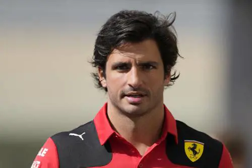 Carlos Sainz salta il GP dell'Arabia Saudita: deve operarsi di appendicite