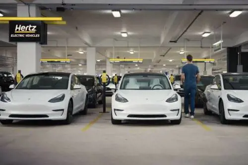 Auto elettriche: negli USA, si fanno più incidenti nel primo anno, ecco perché