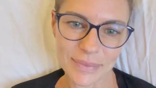 "Mi hanno salvato con un'operazione". Cosa è successo a Martina Colombari 