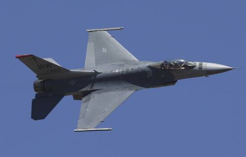 In arrivo gli F-16 per l'Ucraina: "Equipaggiati con missili a raggio di 500 km"