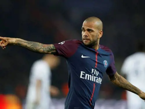 Stangata per Dani Alves, condannato a quattro anni e mezzo per violenza sessuale
