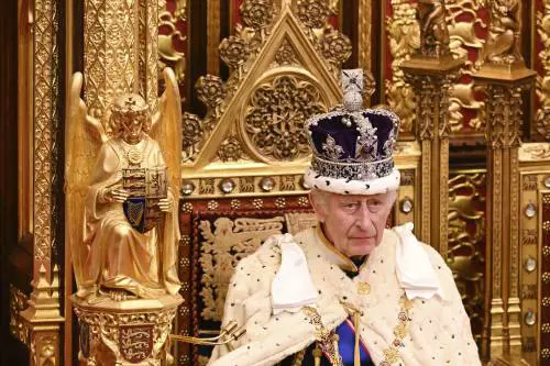 Con la malattia di Carlo la royal family si scopre più piccola