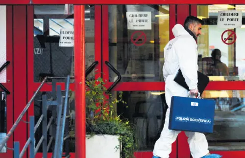 La prof aggredita alle spalle perché lo aveva bocciato