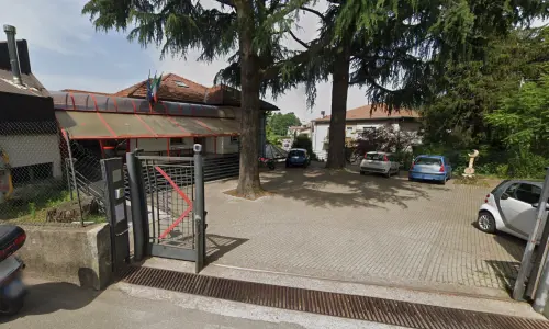 Accoltella la prof a scuola: "Tra i due nessun litigio"