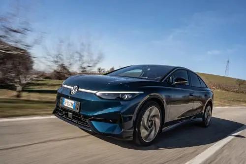 Volkswagen ID.7: primo contatto con la grande berlina elettrica