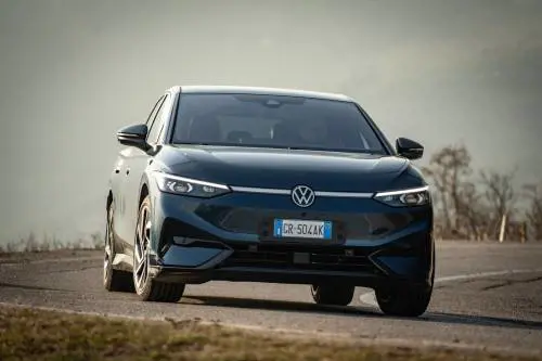 Volkswagen ID.7, primo contatto: guarda la gallery