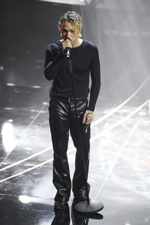 "Assomiglia a Lewis Capaldi". I sospetti social sulla canzone di Irama a Sanremo