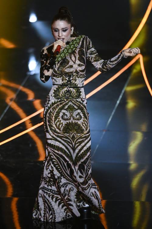 Sanremo 2024: ecco il look della prima serata del Festival di Angelica Mango