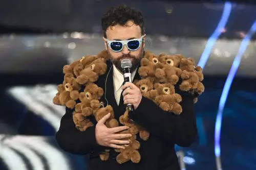 "Cessate il fuoco". Il monologo di Dargen D'Amico a Sanremo