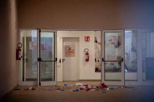 Accoltellato "per amore": grave un 15enne a scuola