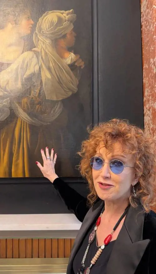 Molto chic il selfie femminista con maschio decapitato