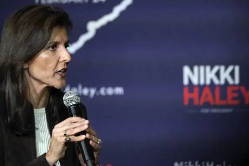 Nikki Haley annuncerà il ritiro dalle primarie. Silenzio sull'endorsement a Trump