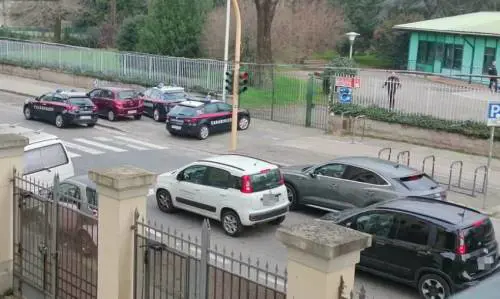 L'intervento dei carabinieri al centro d'accoglienza