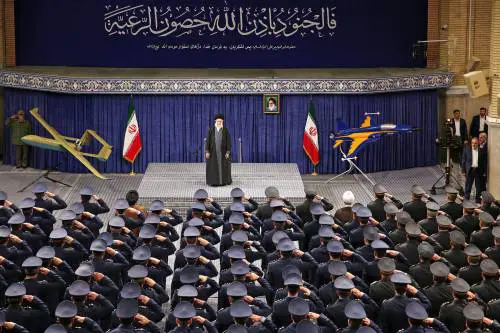 La lotta tra il presidente e i pasdaran ritarda l'attacco a Israele