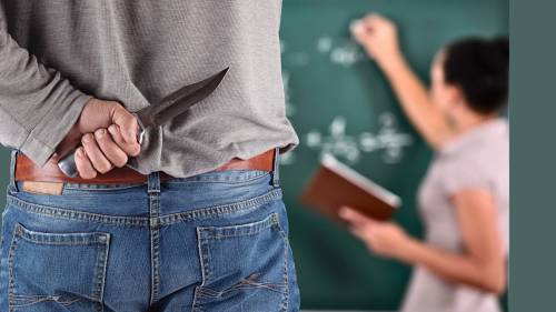 Prof accoltellata a Varese? Via il buonismo dalla scuola