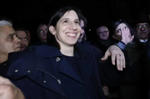 I dem fanno il pieno di poltrone e direttori. Ed Elly è prima nei tg