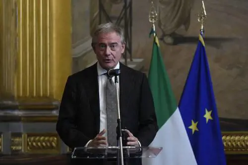 "Lasci l'Italia? Restituisci 10 anni di bonus"