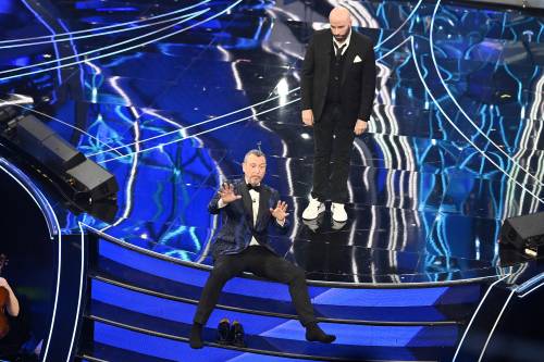 Il ballo trash, il cachet, la pubblicità occulta: l'ospitata di John Travolta a Sanremo è un caso