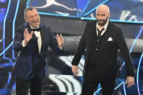"Poco contento": il caso John Travolta finisce sulla stampa estera
