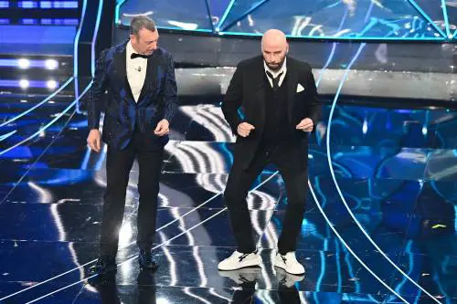 Sanremo travolto da Travolta. Il giallo della pubblicità occulta