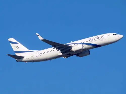 Passeggero tenta di entrare nella cabina di pilotaggio: dirottato volo per Tel Aviv