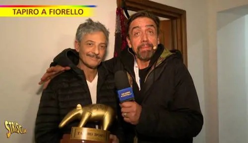 "Il tranello l'ha fatto lui..": E Fiorello si becca il Tapiro d'oro per il ballo con Travolta