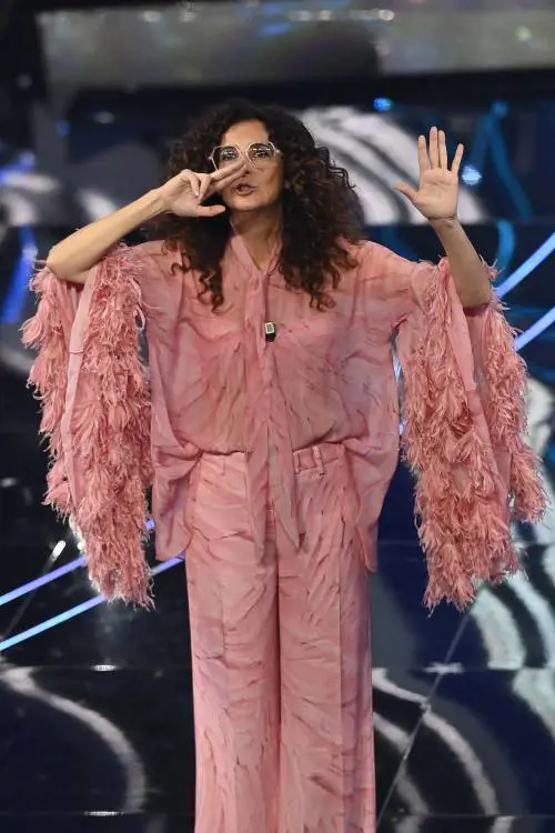 "Mondo a misura di uomo bianco etero...": la lezione politicamente corretta di Mannino a Sanremo