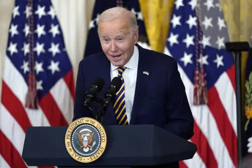 I lapsus del presidente Biden, il geriatra: "Forse legati ad un evento acuto"