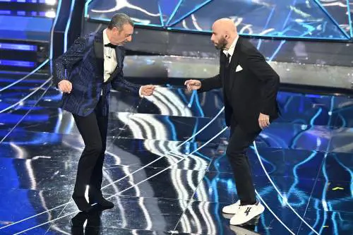 Sanremo, Rai multata con 206mila euro per il caso Travolta: "Episodio grave"
