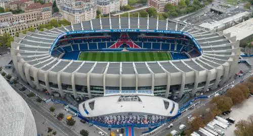 Psg, insulti e cori contro la sindaca Hidalgo: la decisione sullo stadio