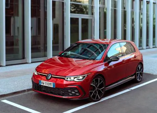 Volkswagen Golf GTI MT Ultimate: ecco l’ultima con cambio manuale da 52.950 euro
