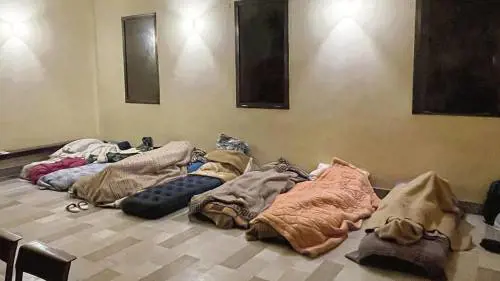 "C'è troppo smog". E i migranti rifiutano l'accoglienza