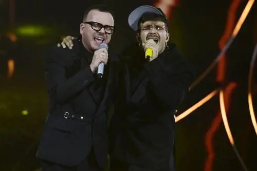 Sanremo 2024: ecco il look della quarta serata del Festival di Geolier