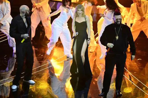 Sanremo 2024: ecco il look della quarta serata del Festival di Alessandra Amoroso