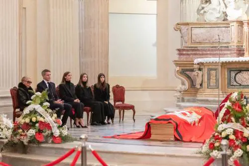L'ultimo saluto a Vittorio Emanuele