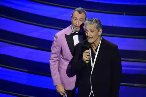 Il Festival finisce in vacca, i fischi dell'Ariston e Cuccarini: quindi, Sanremo...