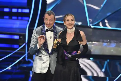 Sanremo 2024, record di ascolti per la serata delle cover: tutti i dati