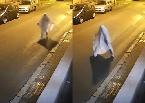 Vestito da fantasma, lancia sassi contro casa dell'ex: lo stalker aveva minacciato di sfregiarla