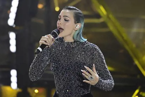 Sanremo 2024: ecco il look della finalissima del Festival di Rose Villain