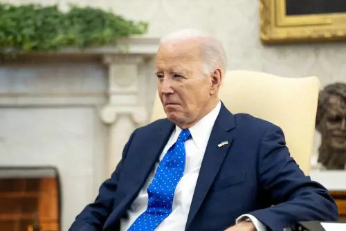 Fuoco amico su Biden: "Serve il test cognitivo"