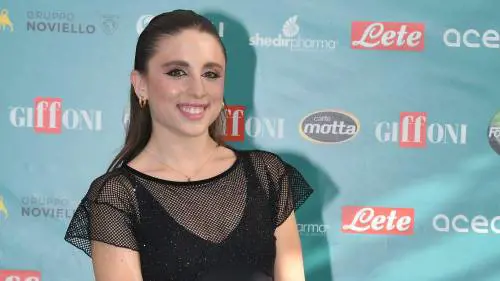 Il papà Pino, l'esperienza ad Amici, il trionfo a Sanremo: chi è Angelina Mango, la nuova stella della musica italiana
