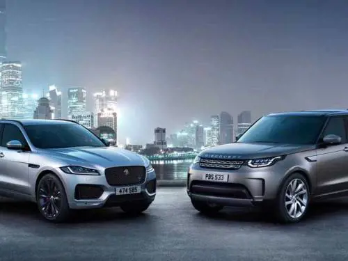 Jaguar Land Rover si concentra sulle plug-in, rallentano le elettriche 