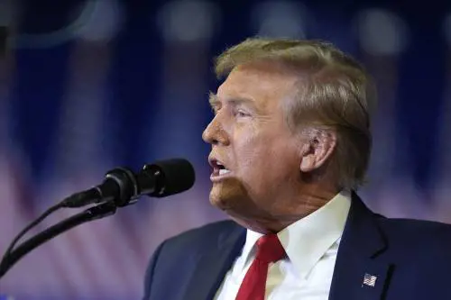 Trump in aula il 25 marzo per i soldi alla pornostar
