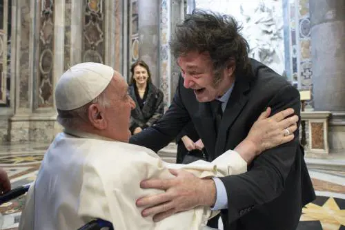 Affetto dopo gli insulti. Pace tra Milei e il Papa