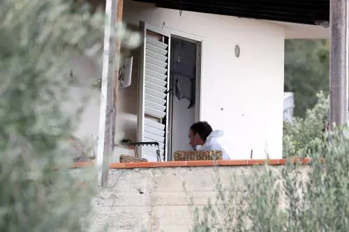 "Ho ballato sulla pancia di mio fratello": la confessione choc della 17enne di Palermo
