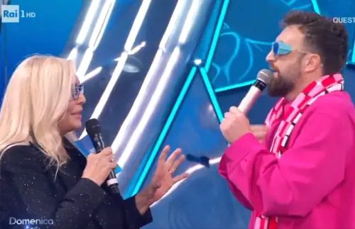 "L'immigrazione...", "Non c'è tempo". E la Venier stoppa il comizio di Dargen D'Amico