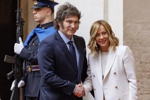 "Io, anarco capitalista ho preso il potere per liberare i cittadini dal vizio della politica. Lo Stato è la più grande associazione criminale"